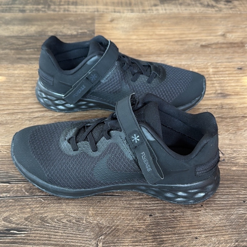 Nike Flyease Kids Black Sneakers Youth size 3 - Picture 2 of 13